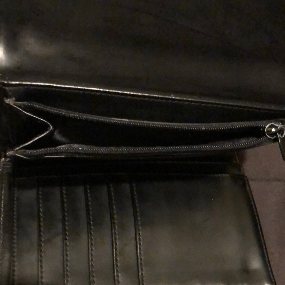 Guess Wallet - Picture 9 of 14